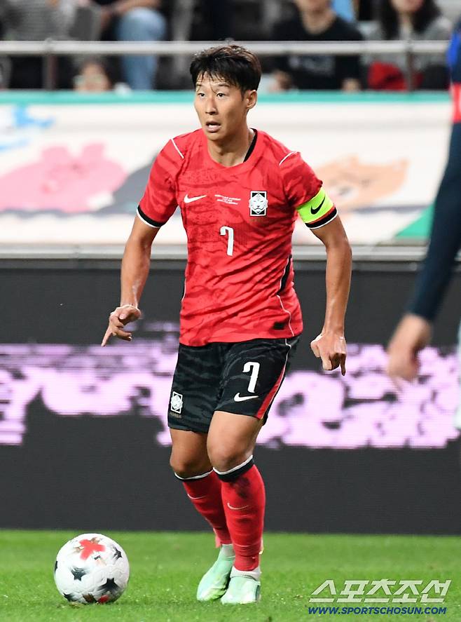 28일 서울월드컵경기장에서 열린 대한민국 축구대표팀과 우루과이의 친선 경기. 손흥민이 패스를 시도하고 있다. 상암=박재만 기자 pjm@sportschosun.com/2026.09.28/