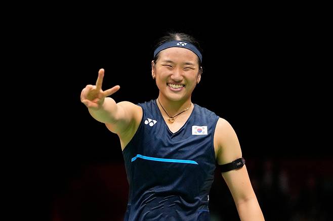 South Korea's An Se-young gestures after defeating Japan's Akane Yamaguchi in the women's singles badminton final match at the Asian Games in Ichinomiya, Japan, Tuesday, Sept. 29, 2026. (AP Photo/Dita Alangkara)







<저작권자(c) 연합뉴스, 무단 전재-재배포, AI 학습 및 활용 금지>