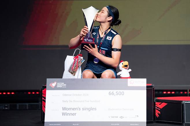 Winner An Se Young of South Korea celebrates winning the women's singles final at the Denmark Badminton Open in Odense, Sunday, Oct. 18, 2026. (Frank Cilius/Ritzau Scanpix via AP) DENMARK OUT; MANDATORY CREDIT







<저작권자(c) 연합뉴스, 무단 전재-재배포, AI 학습 및 활용 금지>