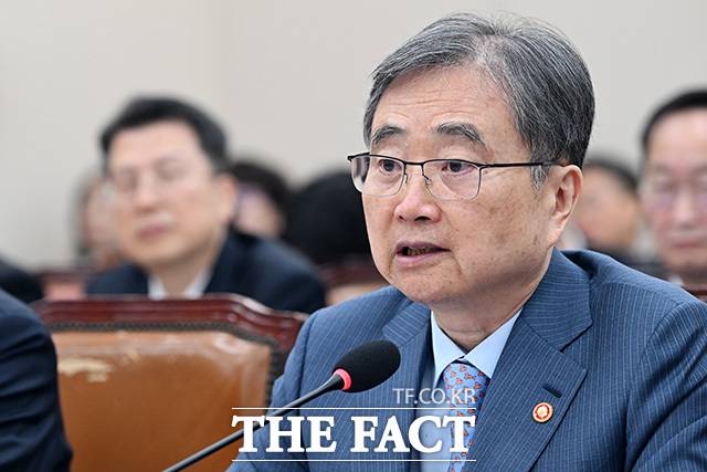 조현 외교부 장관은 한미관계에 이견은 있지만 잘 조율되고 있다며 일각에서 제기되는 우려에 선을 그었다. 사진은 외교통일위원회 전체회의에 참석한 조 장관. /남용희 기자