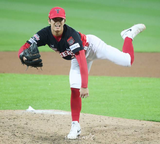 2026 KBO 포스트시즌 플레이오프(PO) 1차전 삼성 대 KIA전이 2일 대구 삼성라이온즈파크에서 열렸다.  KIA 이의리가 역투하고 있다. /사진=김진경 kim.jinkyung@