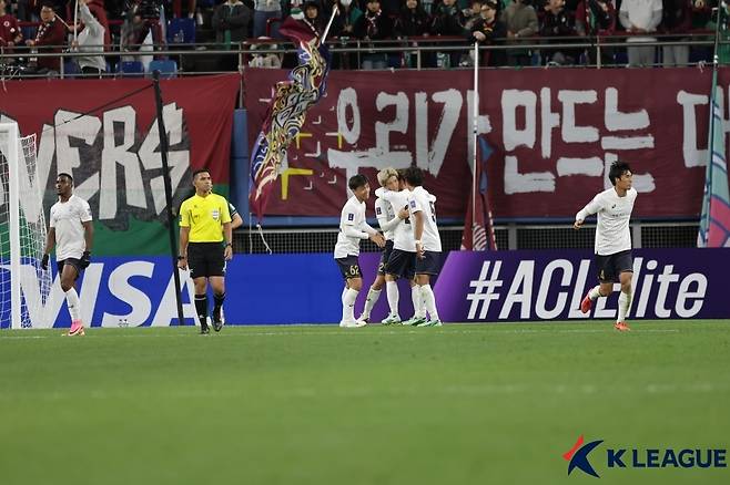 결승골 넣고 기뻐하는 고베 선수들 [한국프로축구연맹 제공. 재판매 및 DB 금지]