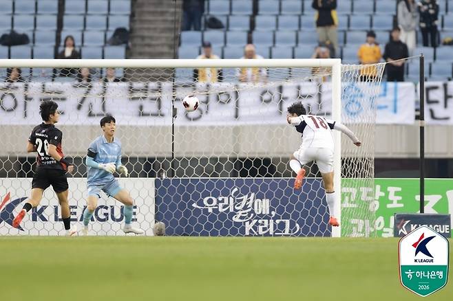 헤더골을 넣는 아이데일. 제공 | 한국프로축구연맹