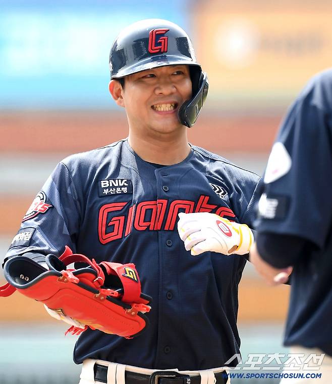 23일 인천 SSG랜더스필드에서 열린 KBO리그 시범경기 롯데와 SSG의 경기. 1회초 2사 만루 2타점 적시타 날린 롯데 김민성. 인천=송정헌 기자songs@sportschosun.com/2026.03.23/