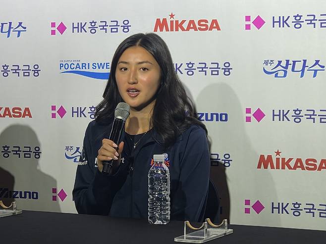 신인선수 드래프트 이후 인터뷰하는 오드리 박 (서울=연합뉴스) 김동한 기자 = 28일 서울 강서구 메이필드호텔에서 열린 2026-2027 한국배구연맹(KOVO) 여자 신인선수 드래프트 이후 오드리 박이 인터뷰에 임하고 있다. 2026.10.28 moved@yna.co.kr
