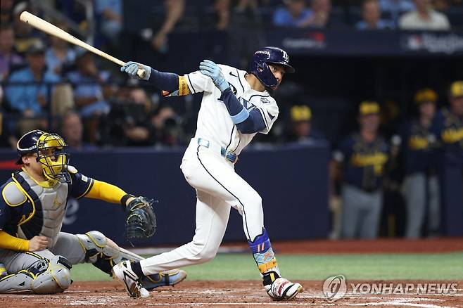 선제 적시타 터뜨린 탬파베이 심프슨  [Mandatory Credit: Nathan Ray Seebeck-Imagn Images=연합뉴스. 재판매 및 DB 금지]
