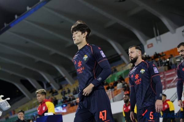 신민하(강원FC). 한국프로축구연맹 제공