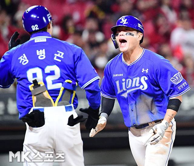 29일 오후 광주-기아챔피언스필드에서 2026 신한 SOL KBO 포스트시즌(PS) 삼성 라이온즈와 KIA 타이거즈의 플레이오프(PO·5전3선승제) 3차전이 열렸다. 5회초 1사 1루에서 삼성 류지혁이 승부를 뒤집는 역전 투런홈런을 치고 환호하고 있다. 사진(광주)=김영구 기자