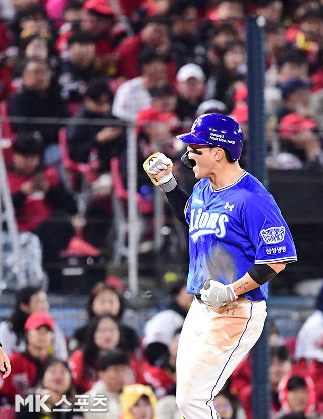 29일 오후 광주-기아챔피언스필드에서 2026 신한 SOL KBO 포스트시즌(PS) 삼성 라이온즈와 KIA 타이거즈의 플레이오프(PO·5전3선승제) 3차전이 열렸다. 5회초 1사 1루에서 삼성 류지혁이 승부를 뒤집는 역전 투런홈런을 치고 환호하고 있다. 사진(광주)=김영구 기자
