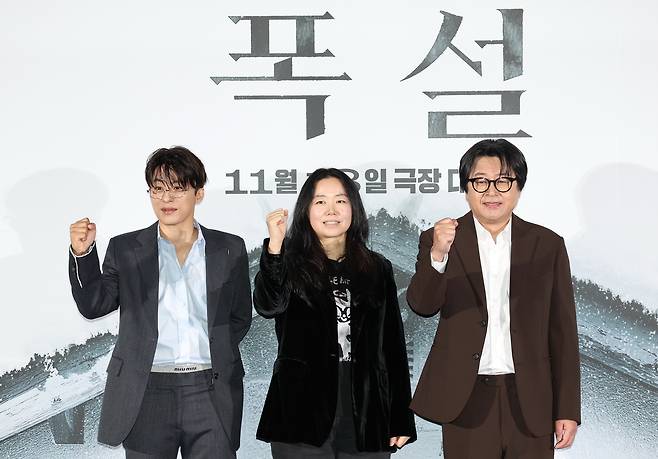 배우 구교환(왼쪽부터), 감독 홍의정, 배우 김윤석. 연합뉴스 제공.