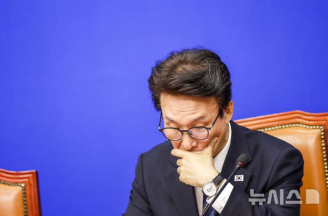 [서울=뉴시스] 정병혁 기자 = 한병도 더불어민주당 원내대표가 지난 30일 서울 여의도 국회에서 열린 최고위원회의에 참석해 있다. 2026.10.31. jhope@newsis.com