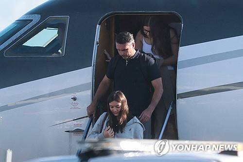 대선 패배 후 미국으로 향한 플라비우 보우소나루 [게티이미지. AFP=연합뉴스]