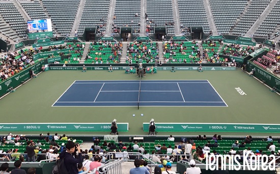 19일에 약 2천명의 관중이 코리아오픈이 열리는 서울 올림픽공원 테니스장을 찾았다. 사진= 이은미 기자