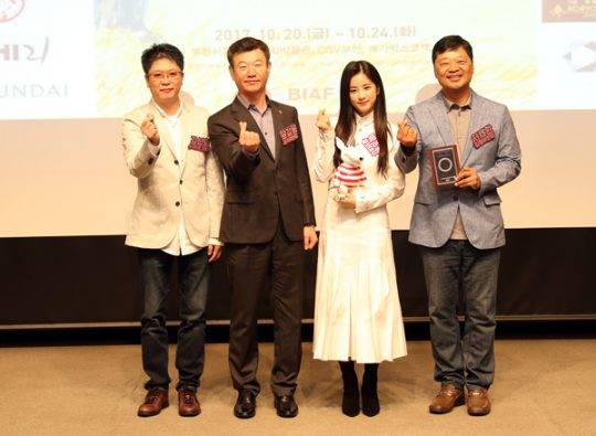 BIAF017 기자회견에 참석한 김성일 수석프로그래머(왼쪽부터) 윤갑용 조직위원장, 홍보대사 박초롱, 서채환 집행위원장 / 사진제공=BIAF017