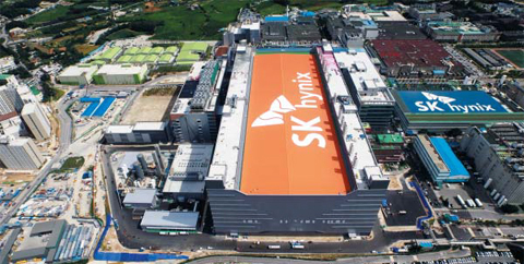 일본 도시바는 20일 이사회를 열어 SK하이닉스가 참여한 한·미·일 연합을 반도체 자회사 도시바메모리 인수자로 결정했다. 사진은 SK하이닉스 이천 공장 전경. /SK하이닉스