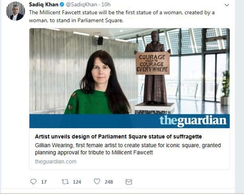 영국 의회광장 여성상 배치를 소개하는 사디크 칸 영국 런던 시장 트위터