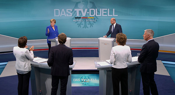 ⓒAFP PHOTO 앙겔라 메르켈 총리(왼쪽)와 마르틴 슐츠 사회민주당 대표가 텔레비전 토론 뒤 여론조사에서 메르켈 총리가 우세했다는 결과가 나왔다.