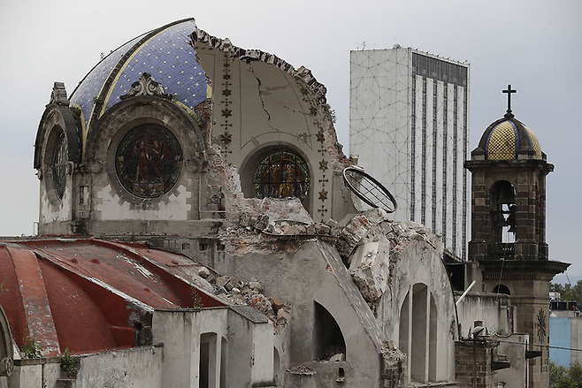 이번 강진으로 무너져내린 멕시코 천사들의모후 성당. © 사진=AP연합