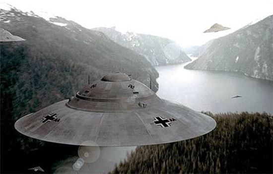 나치 독일의 달 기지 음모설과 함께 나오는 하우니브 우주선 상상도. 음모론자들은 UFO 형태라고 흔히 주장한다.(사진=위키피디아)