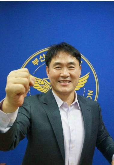 부산 사하경찰서 강력3팀장 장영권 경감. 장 경감은 최근 흥행몰이 중인 영화 '범죄도시'에서 배우 마동석이 연기한 괴물형사 '마석도'의 모델이 된 인물이다. (사진=부산경찰청 제공)
