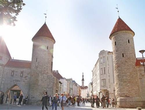 ③탈린 구시가 여행의 시작점인 비루 게이트.