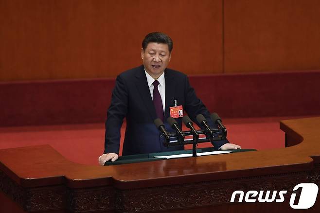 시진핑 주석이  18일  베이징 인민대회당에서 19차 댱대회 개막연설을 하고 있다. © AFP=뉴스1 © News1