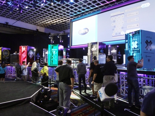[라스베이거스 교도=연합뉴스 자료사진] 2016년 8월 4일 미국 라스베이거스에서 열린 전자동 해킹 경연대회에 참가했던 슈퍼컴퓨터.