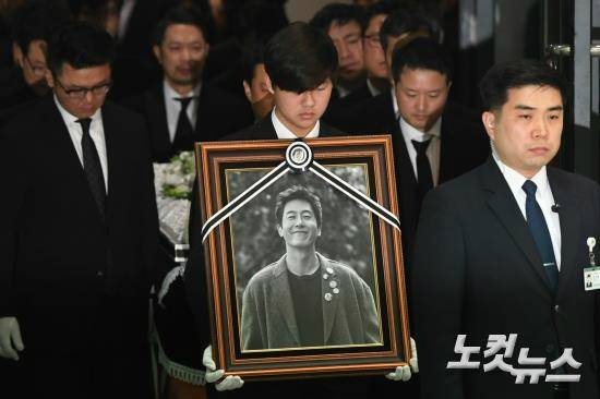 배우 故 김주혁 발인이 2일 오전 서울 송파구 현대아산병원 장례식장에서 엄수되고 있다. (사진=이한형 기자)