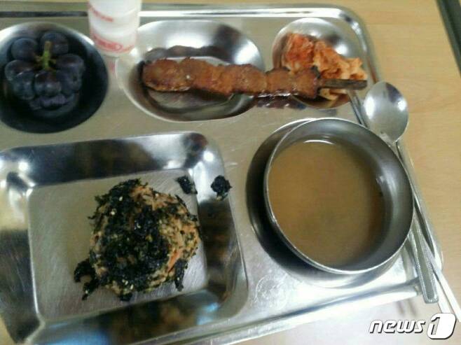 청주 C고교에서 제공된 아침급식 (학부모 제공) © News1