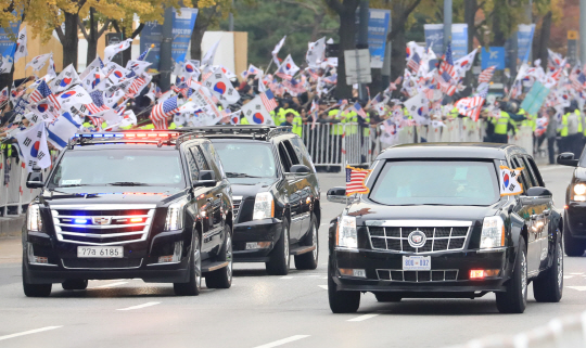 청와대로 향하는 트럼프 대통령 차량 행렬