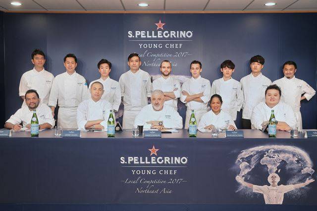 6일 대만 타이페이에서 열린 ‘산펠레그리노 영 셰프’ 동북아 결선 참가자와 심사위원. 왼쪽 위부터 마카오 ‘샌즈 코타이 센트럴’의 잭 퐁, 한국 ‘도마’ 김봉수, 한국 ‘다이닝 노을’ 박종윤, 대만 ‘메리어트 타이페이’ 야오휘린, 홍콩 ‘디 오션’ 노엘 버라드, 홍콩 ‘더 어퍼 하우스’ 에릭 래티, 한국 ‘에스트레야’ 배종훈, 한국 ‘밍글스’ 강민성, 대만 ‘VG 더 시푸드 바’ 쯔양천 영 셰프. 아랫줄은 심사위원.