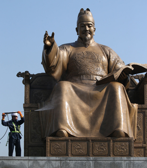 서울 광화문광장의 세종대왕 동상.［중앙포토］