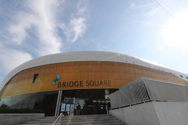 '시흥 하늘 휴게소'의 별칭인 '브릿지 스퀘어'가 표시되어 있다. 신인섭 기자