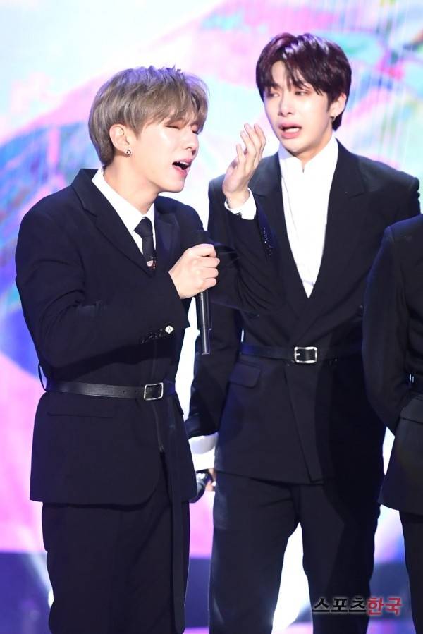 '더 쇼' 무대에 선 몬스타엑스 기현 형원. 사진=장동규 기자 jk31@hankooki.com