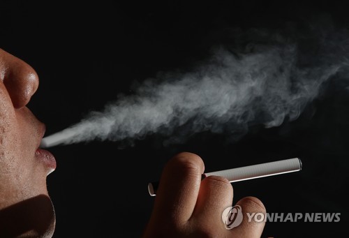 전자담배 흡연 [연합뉴스 자료사진]