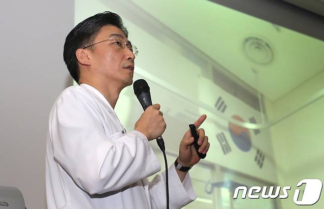 이국종 아주대학교병원 경기남부권역외상센터 센터장. 2017.11.22/뉴스1 © News1 오장환 기자