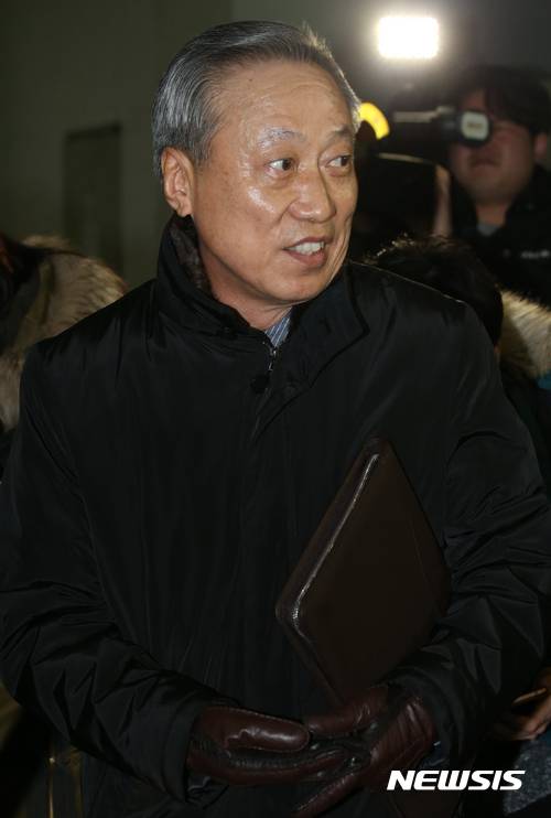 【서울=뉴시스】김선웅 기자 = 박준우 전 청와대 정무수석. 2017.01.14. mangusta@newsis.com