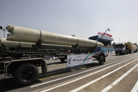 이란의 미사일. 2012년 자료 사진. 이란은 예멘과 북한 등의 미사일 개발을 지원하는 것으로 알려졌다. [AP=연합뉴스]