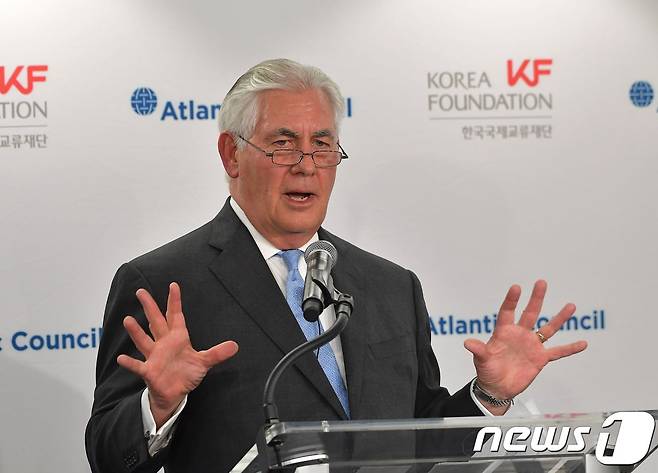 렉스 틸러슨 미국 국무부 장관이 12일(현지시간) 워싱턴의 미 싱크탱크 애틀랜틱 카운슬과 국제교류재단 공동 주최 '환태평양 시대의 한·미 파트너십 재구상' 토론회에서 연설을 하고 있다.. © AFP=뉴스1 © News1 우동명 기자