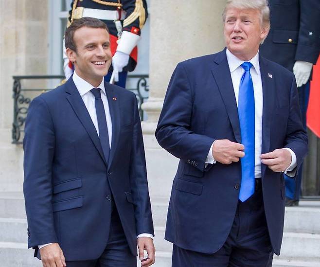 프랑스혁명 기념일인 7월4일 도널드 트럼프 미 대통령과 함께하고 있는 마크롱 프랑스 대통령. 위키미디어 코먼스