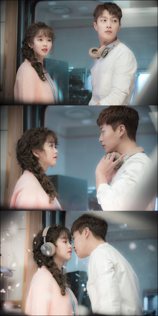 KBS2 새 월화드라마'라디오 로맨스' 윤두준-김소현의 설레는 스틸컷이 공개됐다.ⓒ얼반웍스, 플러시스 미디어