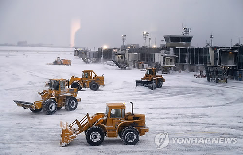 폭설로 운항 취소된 뉴욕 공항 [AP=연합뉴스 자료 사진]