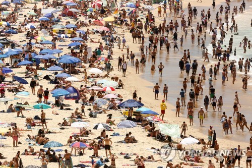 폭염 덮친 호주 시드니 해변 [로이터=연합뉴스]