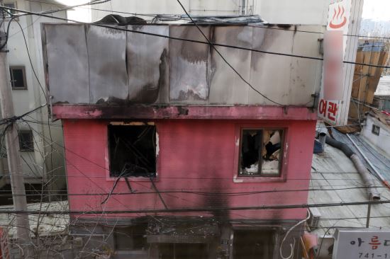 20일 새벽 방화로 화재가 발생해 10명의 사상자를 낸 서울 종로구의 여관. 뉴시스