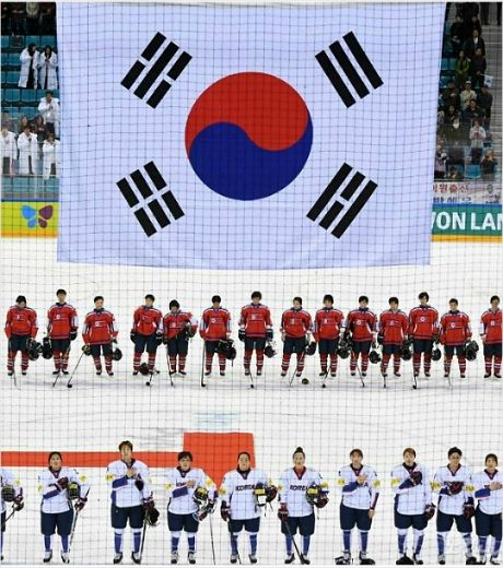 지난해 4월 ‘2017 국제아이스하키연맹(IIHF) 여자 세계선수권 디비전2 그룹A 대회’ 대한민국과 북한의 모습. (사진=황진환 기자/자료사진)