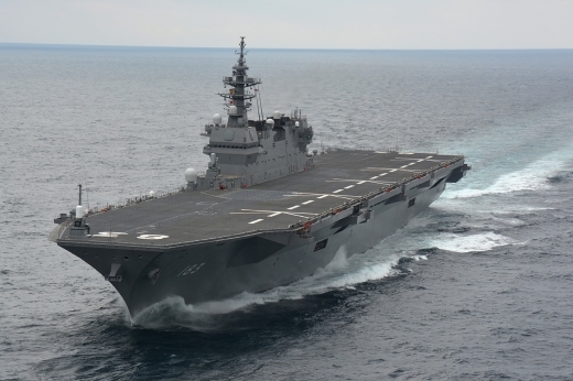 일본 해상자위대의 이즈모급 헬기 탑재 구축함