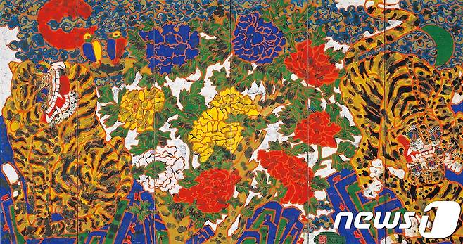 '호랑이와 모란'(虎‧牡丹), 박생광朴生光(1904~1985), 1984년, 종이에 먹과 색, 250.0×140.0cm, 서울미술관 소장 © News1