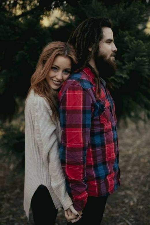 친구의 노력에도 불구하고 낭포성섬유증으로 세상을 떠난 벡 아레나(왼쪽)와 남편