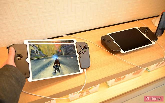 다양한 서드파티 제품을 직접 만져볼 수 있다