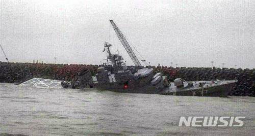 이란 최대 국산 구축함 다마반드가 카스피해에서 풍랑을 만나 침몰했다. 인터넷 캡처